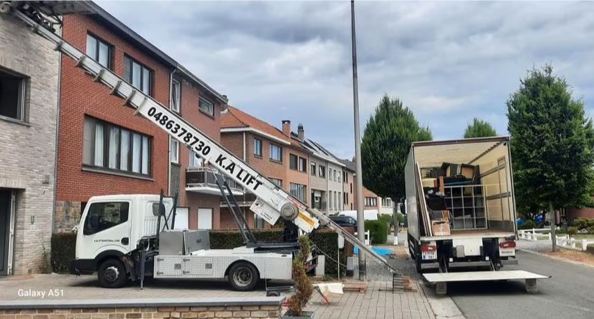 Camion et lift Kalift lors d'un déménagement à Bruxelles